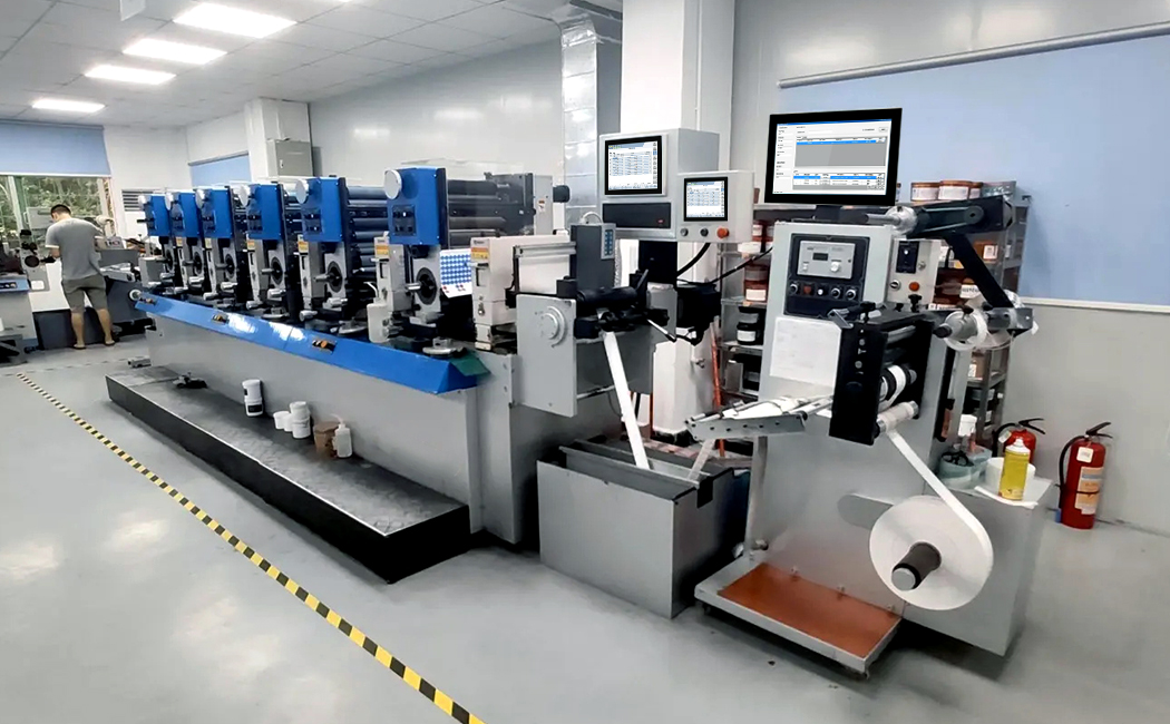工业平板电脑在数字标签印刷机提供灵活的HMI操控界面